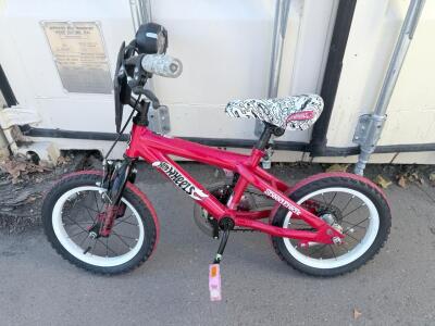 (1) Hot Wheels 14-inch BMX Boys' Bike by Dynacraft.