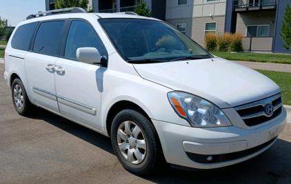 2007 HYUNDAI ENTOURAGE - DVD PLAYER!