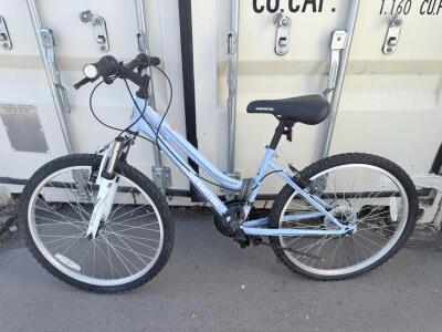 (1) RoadMaster 24" Granite Peak Girls' Mountain Bike