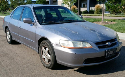2000 HONDA ACCORD - AFTERMARKET STEREO!