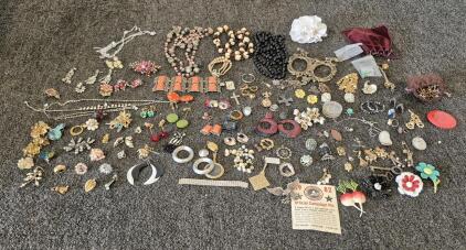 Lots Of Jewelry, Clip On Earrings, Necklaces, Broches, Rings and More!