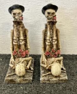 2 Skeleton Decorations With Built In Knife