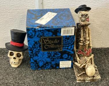 Skeleton Decoration With Built In Knife And 2 Skeleton Head Gear Shifters