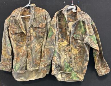 2 Extra Large Walls Brand Camouflage Button Up