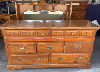 Cabinet H 2&rsquo; 7&rdquo; W 4&rsquo; 8.5&rdquo; L 1&rsquo; 5&rdquo; with Attachable Mirror H 3&rsquo; 7&rdquo; W 3&rsquo; 6&rdquo; L 6&rdquo; (Disassembled)