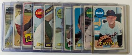 (10) 1960&rsquo;s MLB Stars Collectable Sports Cards Including Hank Aaron, Jim Kaat, Willie McCovey & More