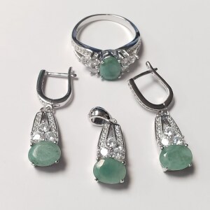 $600 Silver Emerald Ring Pendant And Earring(6ct) Set