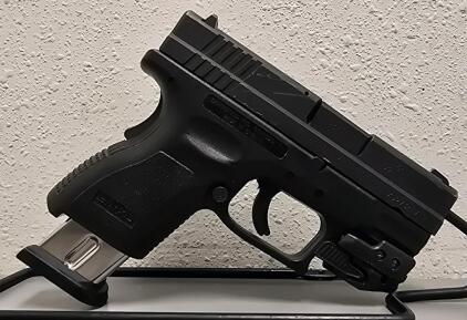 Springfield Armory XD-9, 9x19mm, 16-Round Mag, Crimson Trace Laser