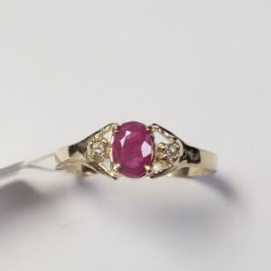 $1000 10K Ruby(0.56ct) Diamond(0.03ct) Ring