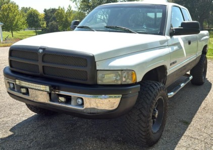 BANK REPO - 2001 DODGE RAM 1500 - 4X4!