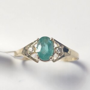 $1000 10K Emerald(0.5ct) Diamond(0.03ct) Ring