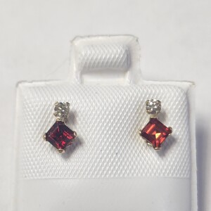 $500 10K Garnet(0.4ct) Diamond(0.06ct) Earrings