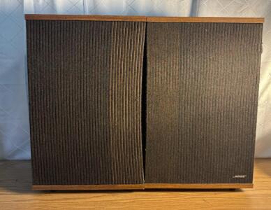 (2) Vintage Bose 501 Series Floor Speakers