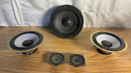 (1) 8&rdquo; Subwoofer 150w 8ohm 4khz (2) 6.5&rdquo; Sony Speakers (2) 2.25&rdquo; Speakers