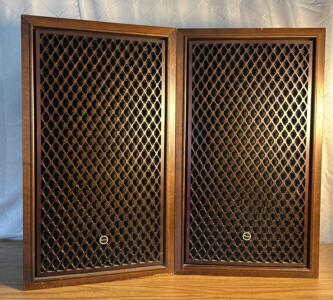 (2) Sansui SP-200 3Way 5 Speakers Each