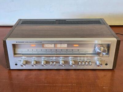 Vintage Pioneer SX-650 Stereo AM/FM Receiver / +$200 Value!