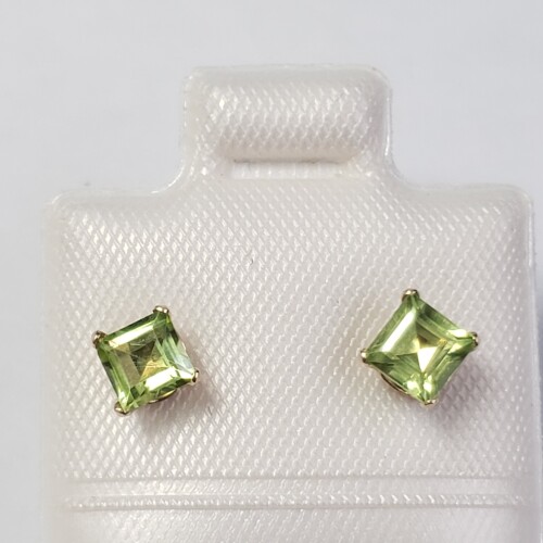 $200 14K Peridot(0.75ct) Earrings