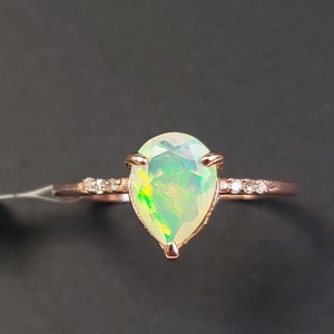 $1300 10K Opal(0.6ct) Diamond(0.04ct) Ring