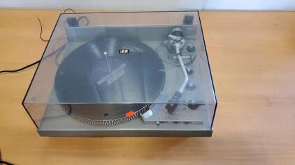 Technics SL-1950 Direct Drive Automatic Turntable.
