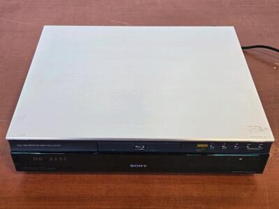 Sony BDP-S1 Full HD 1080p Blu-Ray Disc Player / +$100 Value!