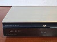 Sony BDP-S1 Full HD 1080p Blu-Ray Disc Player / +$100 Value! - 3
