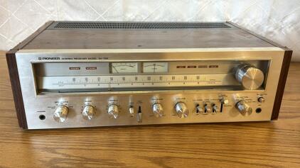 Pioneer SX-750 Stereo Receiver, 50WPC, Classic Design