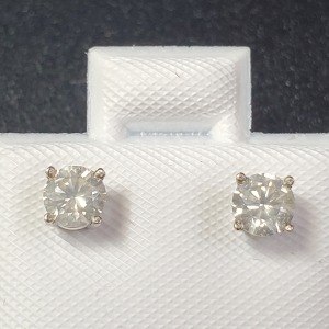 $2105 14K Diamond (0.5Ct,Si1-2,G-H) Earrings