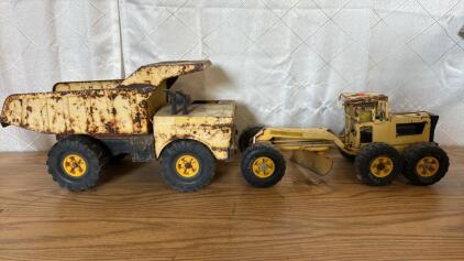 (1) Tonka Dump Truck (1) Tonka Grader Tractor