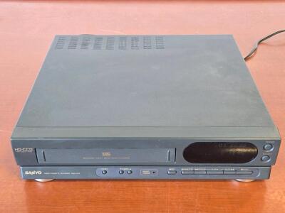 Vintage Sanyo VHR-5203 HQ-CCD VHS Player/Recorder / +$70 Value!