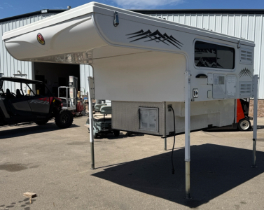 2016 HALLMARK TRUCK CAMPER