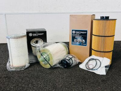Premium Filtration Components: Detroit Fuel Filter/ Water Seperator (DDE R61709), Detroit Oil Filter Kit, and Filter Insert Kit