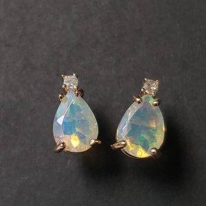 $1140 14K Opal(0.95ct) Diamond(0.03ct) Earrings