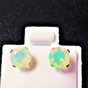 $400 10K Opal 6Mm(1ct) Earrings