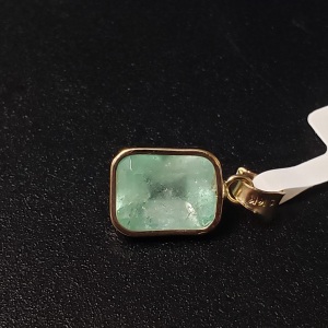 $1820 14K Colombia Emerald(2.1ct) Pendant