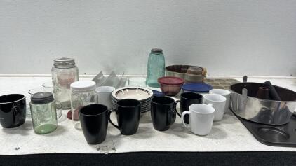 Assorted kitchen ware