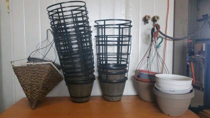 10+ Plastic Plant Pots
