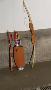 Recurve Bow With 25 Arrows