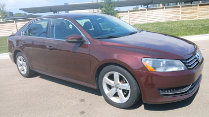 2012 VOLKSWAGEN PASSAT - LEATHER HEATED SEATS!