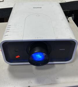 Sanyo Projector No Controller and wall screen projector no stand (AS-IS)