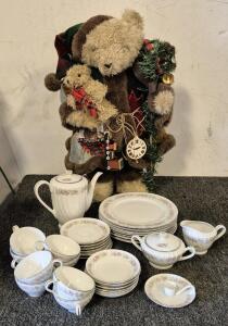 (31) Piece Rose Dinner Set, Christmas Bear Decor