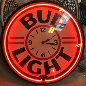 Light-Up Bud Light Clock / 19&rdquo; L x 19&rdquo; H