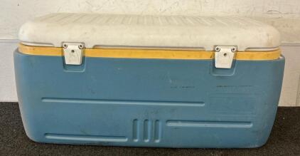 (1) Portable Igloo Cooler