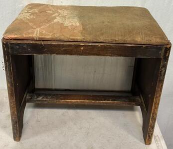 Vintage Wooden Seat / 12&rdquo; L x 20&rdquo; W x 17&rdquo; H