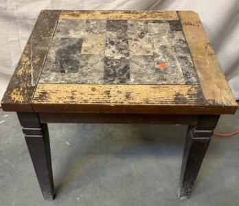 Vintage Endtable H 1&rsquo; 9&rdquo; W 2&rsquo; L 1&rsquo; 9&rdquo;
