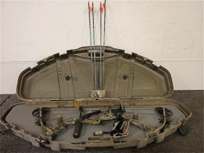 BowTech S.W.A.T Compound Bow, (4) Arrows, Quiver And Hard Case