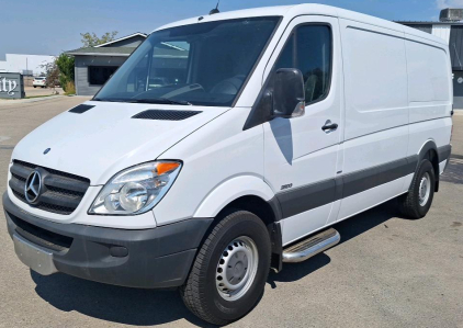 2013 MERCEDES SPRINTER 2500 - DIESEL!