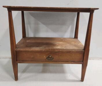 (1) Davis Cabinet Company Antique Walnut Side Table
