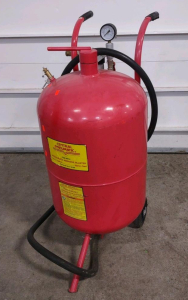 Central Pneumatic- Pressurized Abrasive Blaster-110 lb. Capacity-Sand Blaster 25-CFM