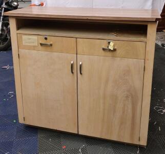 45&frac14;"x 18&frac34;"x 43&frac14;" Cupboard w/ 2-Drawers