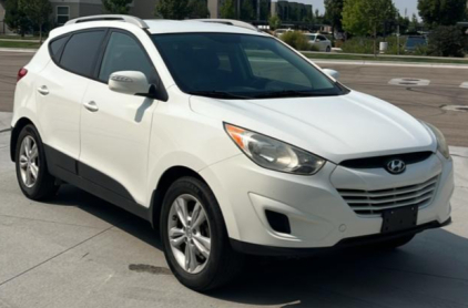 2012 HYUNDAI TUCSON - AWD!